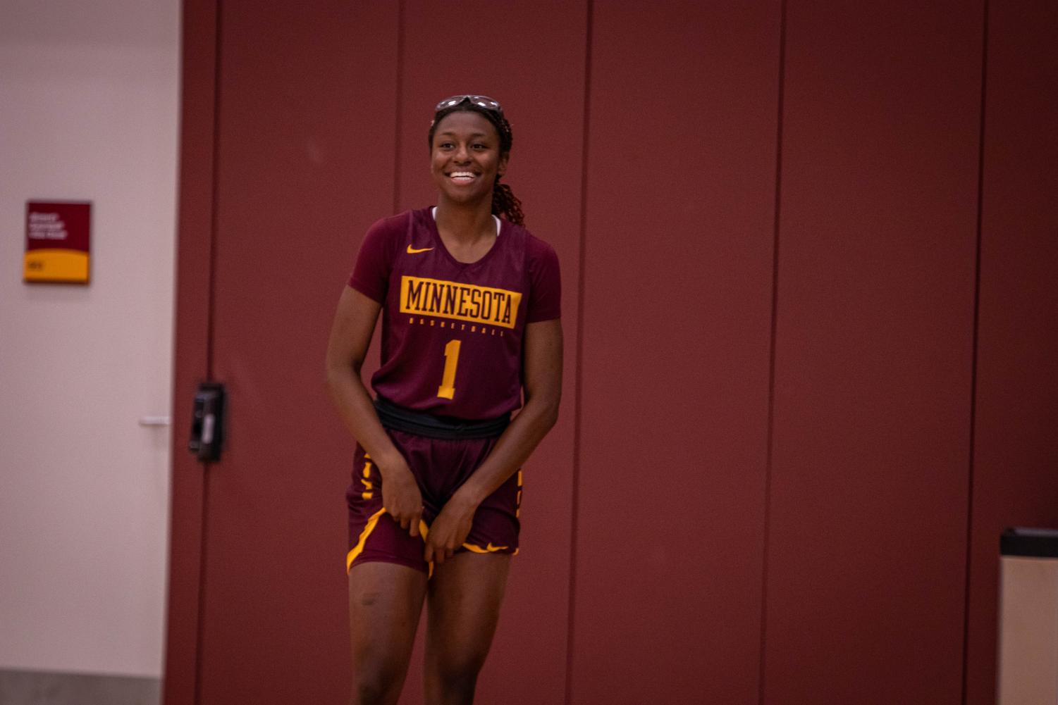 Nia Holloway Basketball