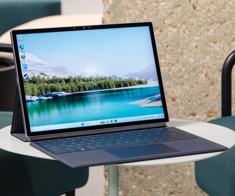 Unveiling the Best 2-in-1 Laptops Under $300: Versatility on a Budget